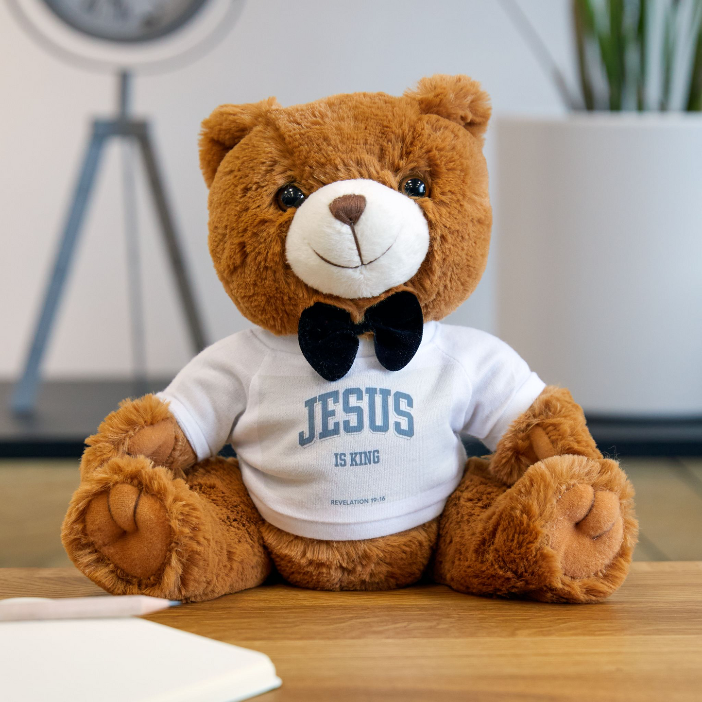 Champion Teddy en t-shirt Jesus is King Printify